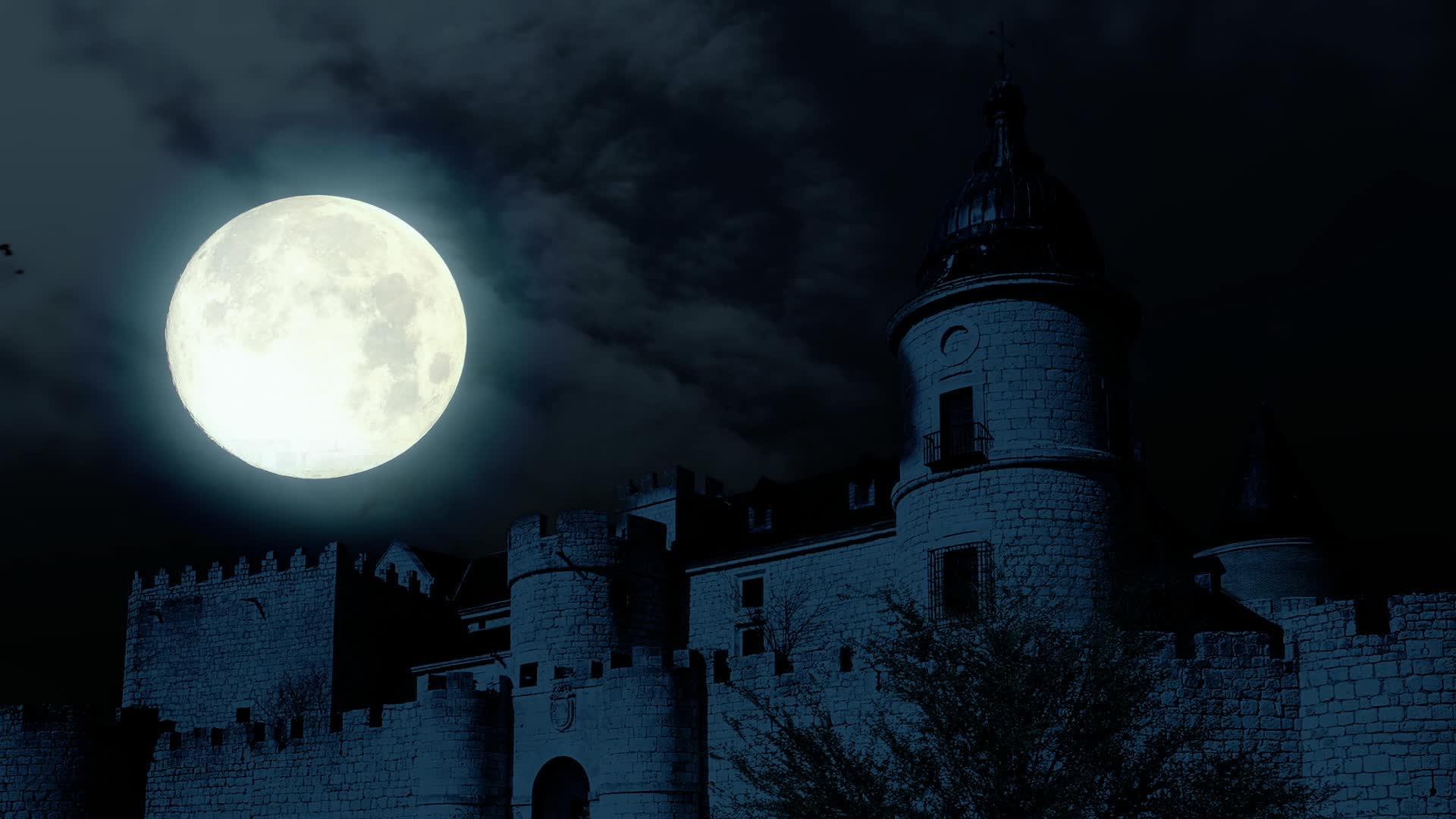 огромная луна над замком вампиров