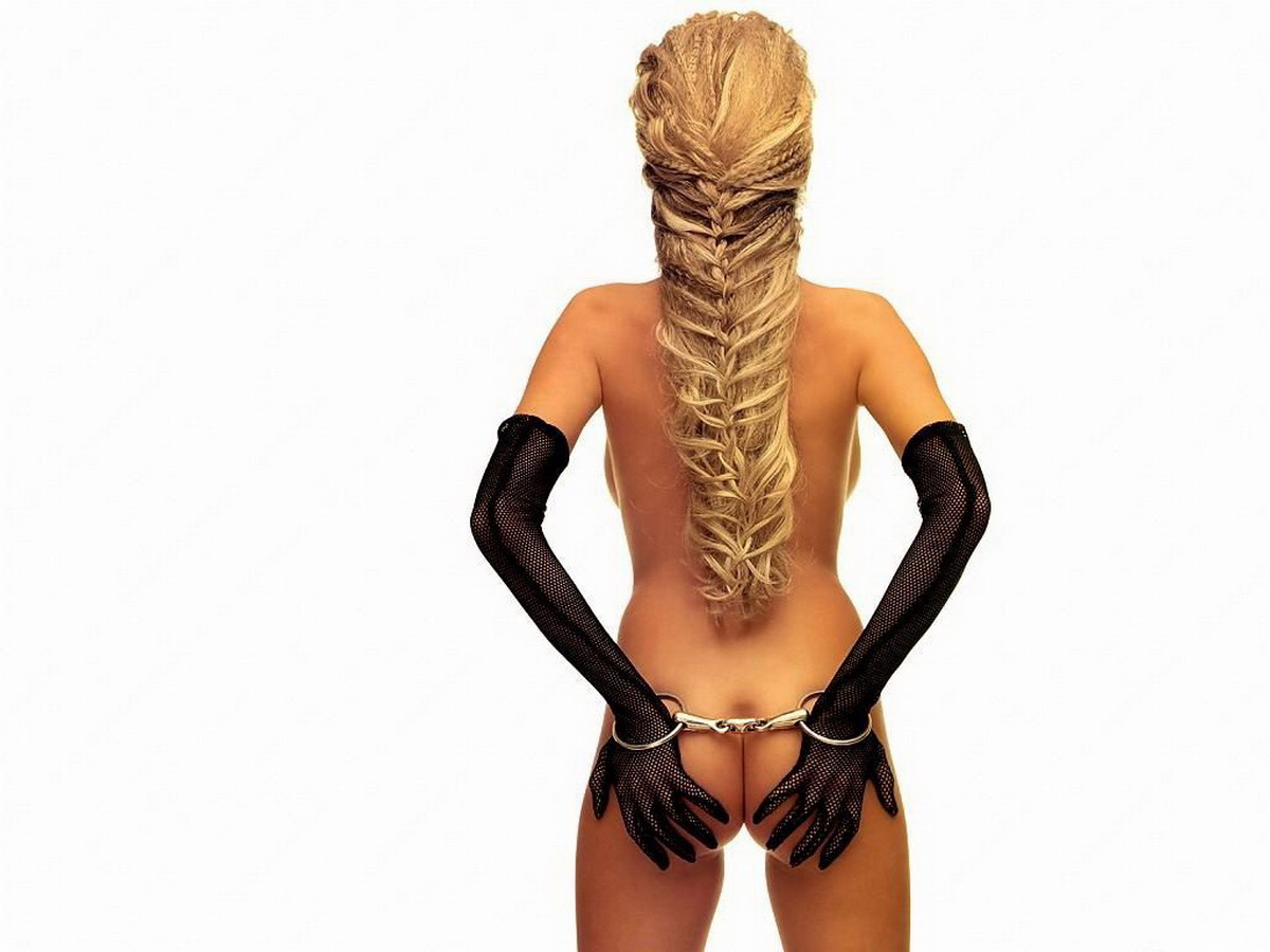 дизайнерская коса, наручники и голая женская попа. фон для рабочего стола Девушки голые  11
