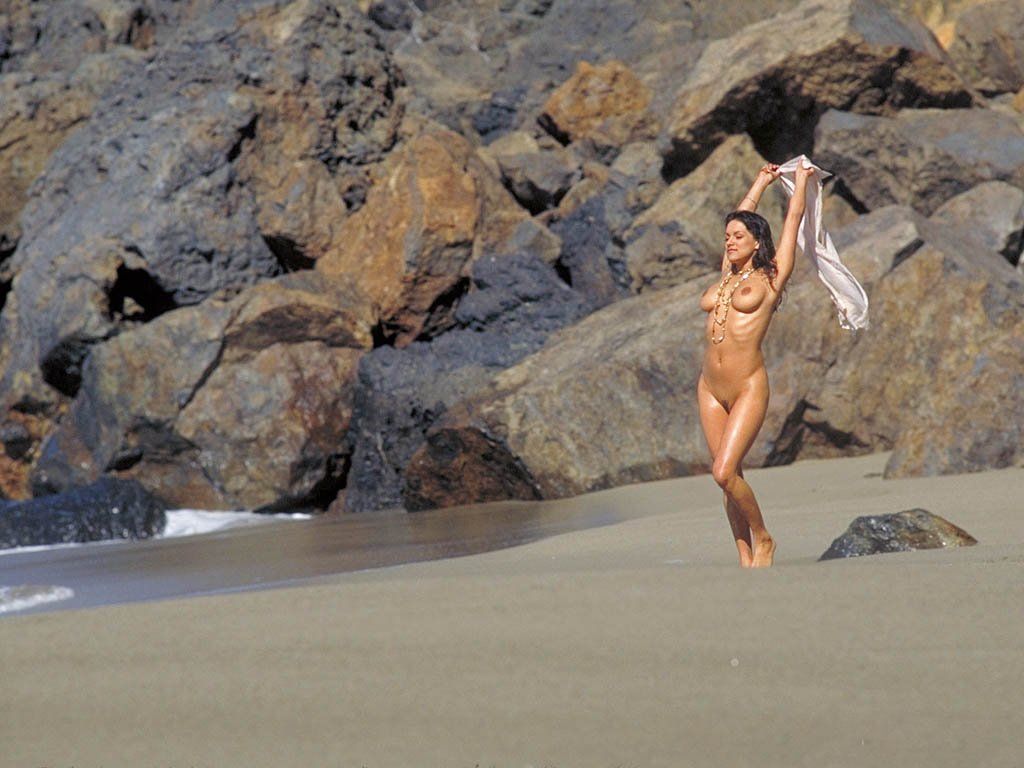 худенькая девушка бегает голышом по пляжу, Модели фоны для рабочего стола   58  