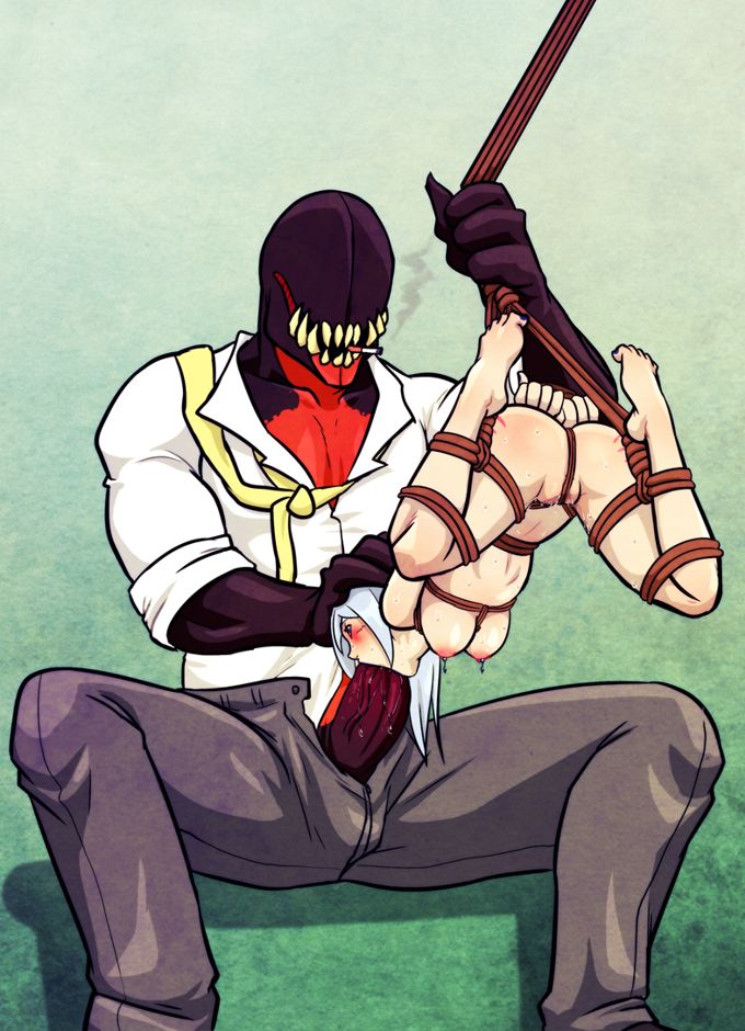 новый Человек-паук дрочит свой член ртом подвешенной на веревке связанной голой девушки, аниме монстры, секс с монстрами