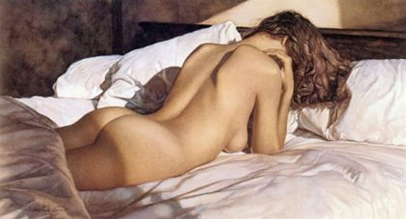 девушка уткнулась лицом в подушки выставив наружу свою голую попку, эротическая живопись