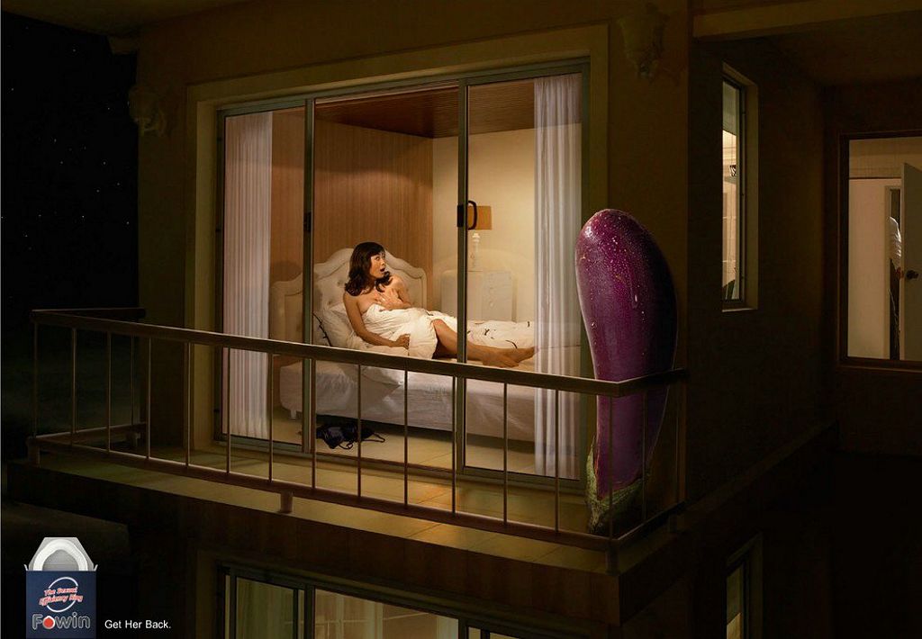 верни ее! реклама презервативов, намекающая на женскую мастурбацию баклажаном, сексуальная реклама, эротика в рекламе фото