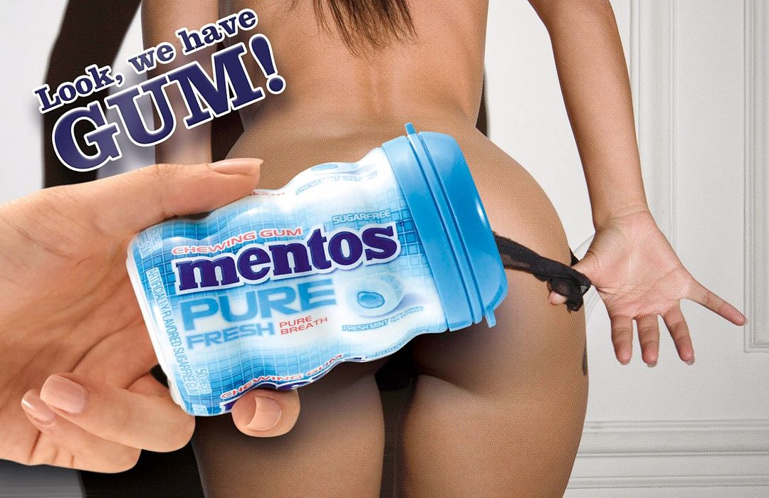 голая женская попа на рекламе Ментоса, реклама с обнаженным телом фото 3