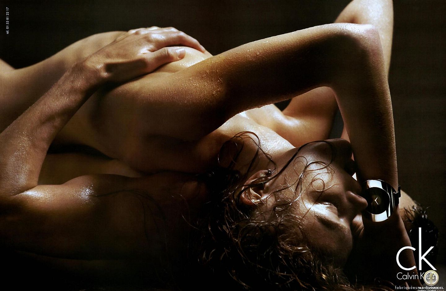 голая потная красотка во время секса - реклама CALVIN KLEIN, реклама с обнаженным телом фото 5