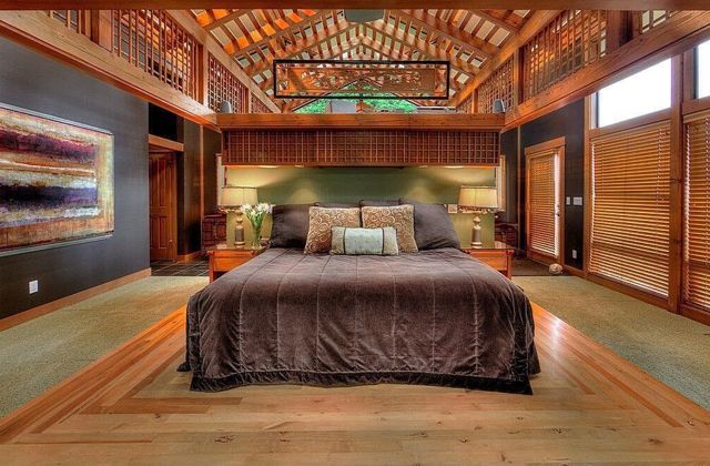кровать в древней китайской спальне оформленной по фен-шуй, наверное