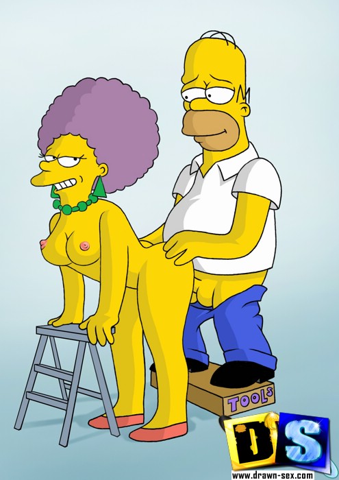 Гомер Симпсон стоя на подставке трахает сестру жены 