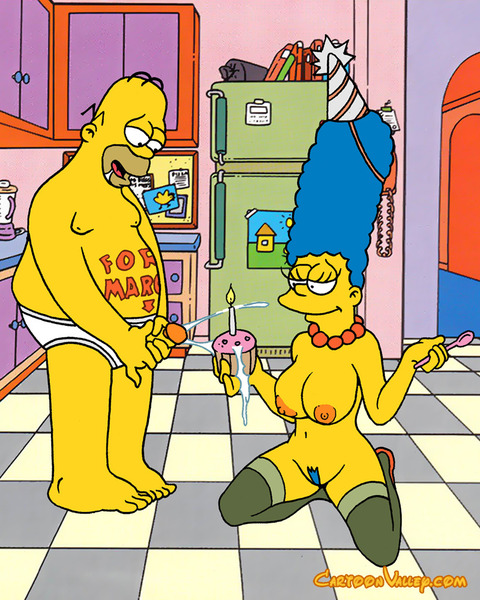 Гомер брызгает спермой на праздничный пирог Мардж Симпсон 