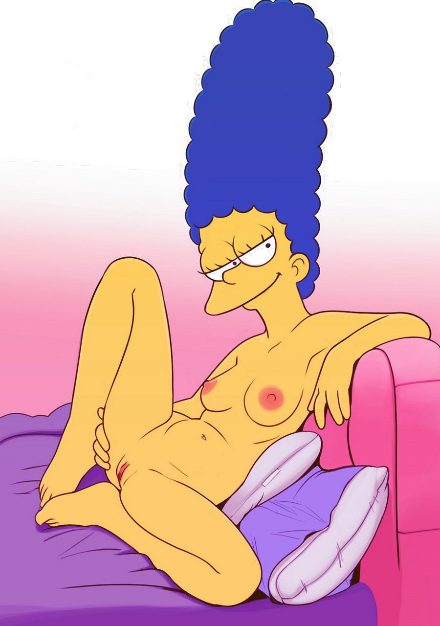 Мардж Симпсон голышом сидит на кровати, голая Мардж Симпсон 15