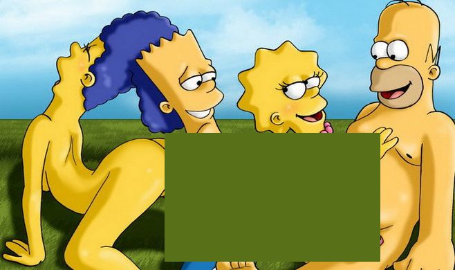 семейный секс Симпсоны. Барт засунул руку маме в вагину, а Гомер Симпсон насадил  на член