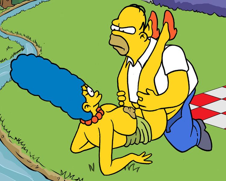 Симпсоны эротика, Гомер на пикнике трахает Мардж в офицерской позе  