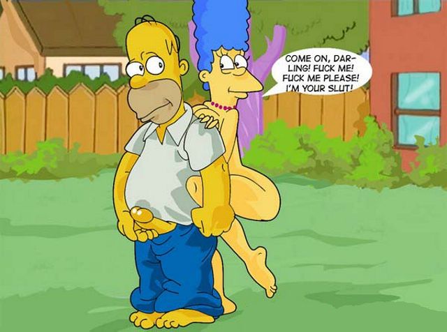Симпсоны эротика, голая Мардж пристает к Гомеру прямо на лужзйке перед домом  