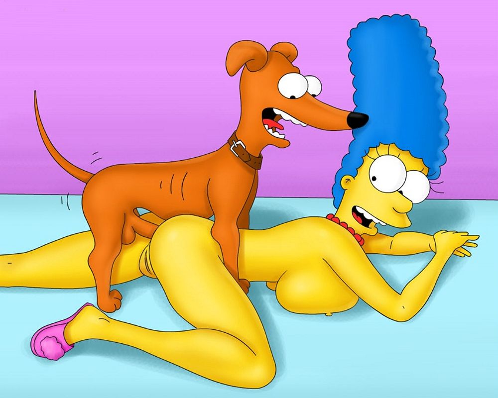 Симпсоны эротика, домашний пес Симпсонов трахает в анус Мардж лежащую на полу на животе расплющив большие сиськи
