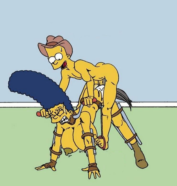 Барт Симпсон прыгает на заднице своей голой мамочки одетой в костюм для экстремального секса