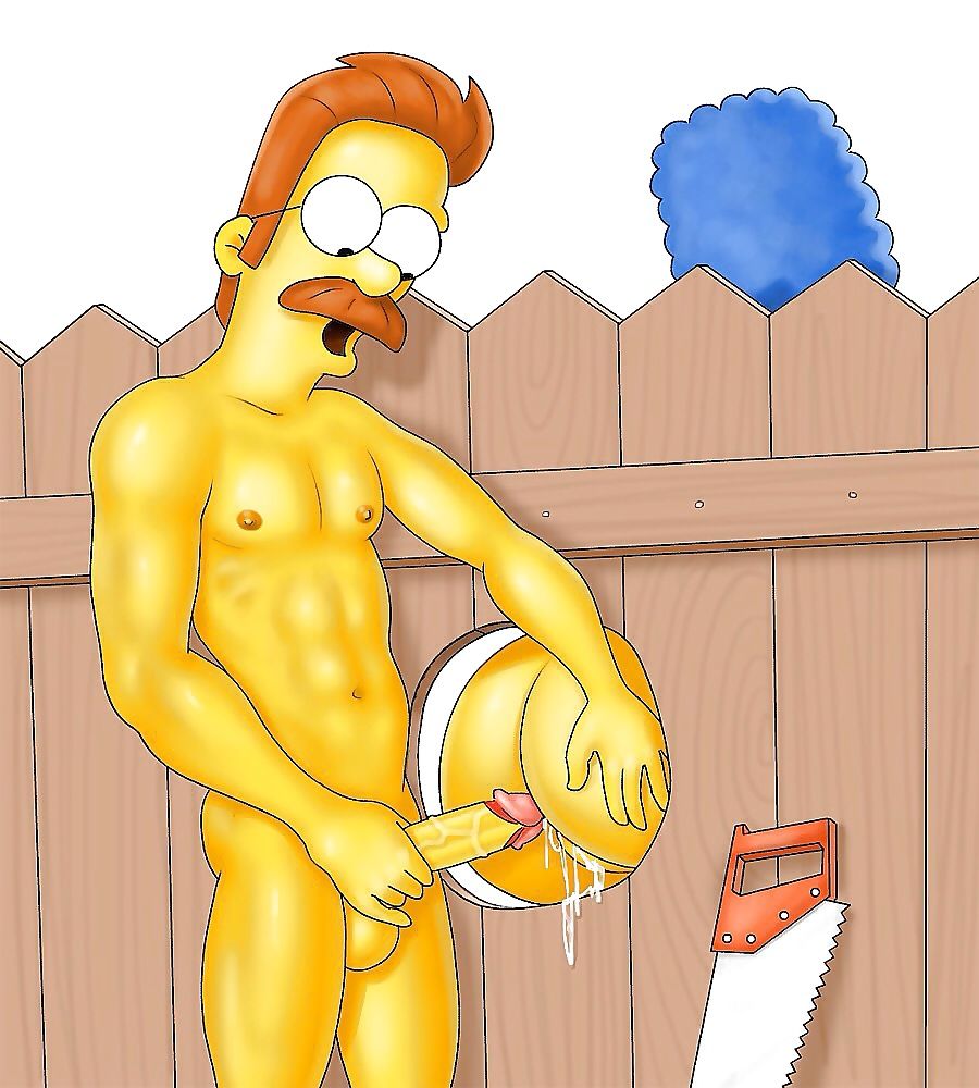 порно Симпсоны.  сосед Симпсонов прорезал дырку в заборе, чтобы почаще и побыстрее встречаться с Мардж  