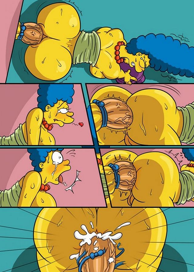 анальная мастурбация Мардж Симпсон с подаренным на Рождество фаллоимитатором
