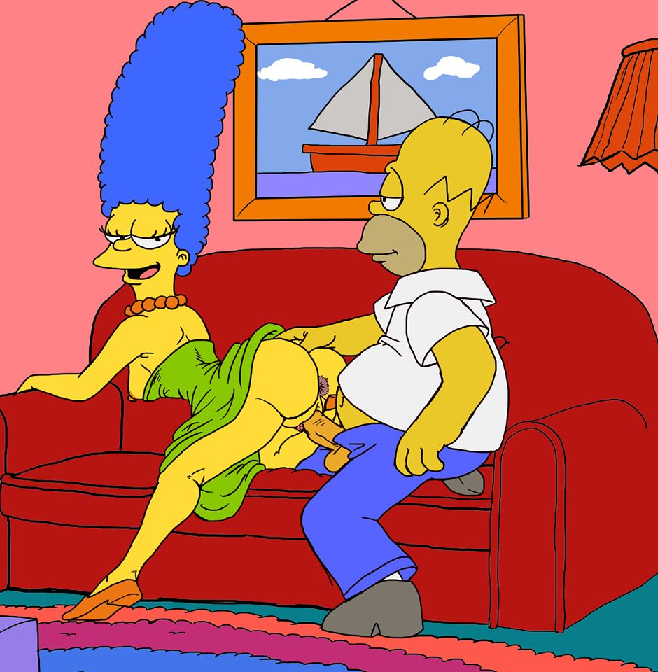 секс Мардж Симпсон с Гомером в позе полусидя на диване