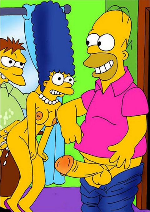 пьяный Гомер Симпсон заставляет голую Мардж, которую в анус трахает его друг алкоголик, сосать свой член