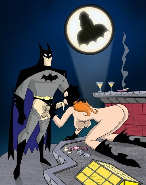 Женщина кошка сосет член Бэтмену во время интимного вечера на крыше