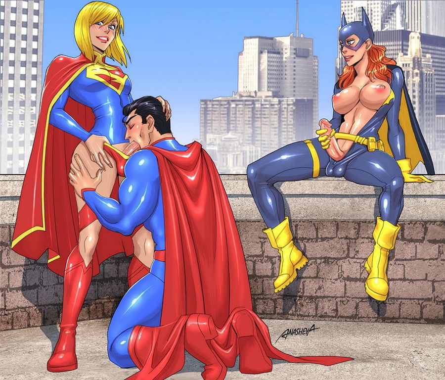 Супергерл и Женщина-кошка заставили Супермена сосать их большие члены