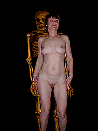 скелет трахает голую женщину, секс прикол, секс анимация