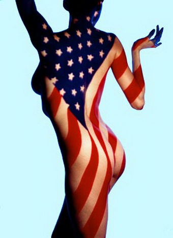 звездно-полосатаяголая попа под американский флаг.  прикол с эротикой