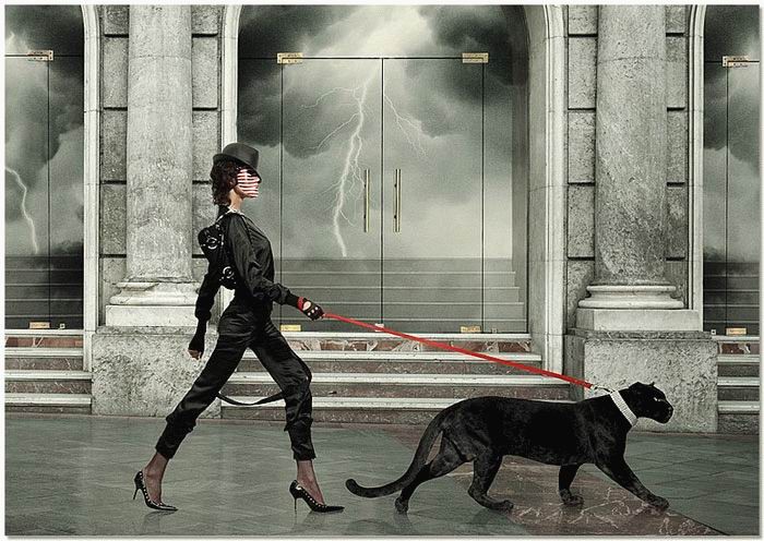 пантера, девушка в черном латексном белье с пантерой на поводке.  фотоприкол 