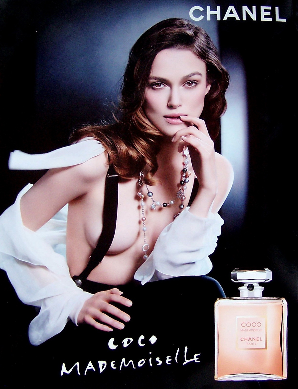 Кира Найтли топлесс на рекламе парфюмерии фото 03