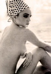 голая Линдси Лохан на пляже фото 09