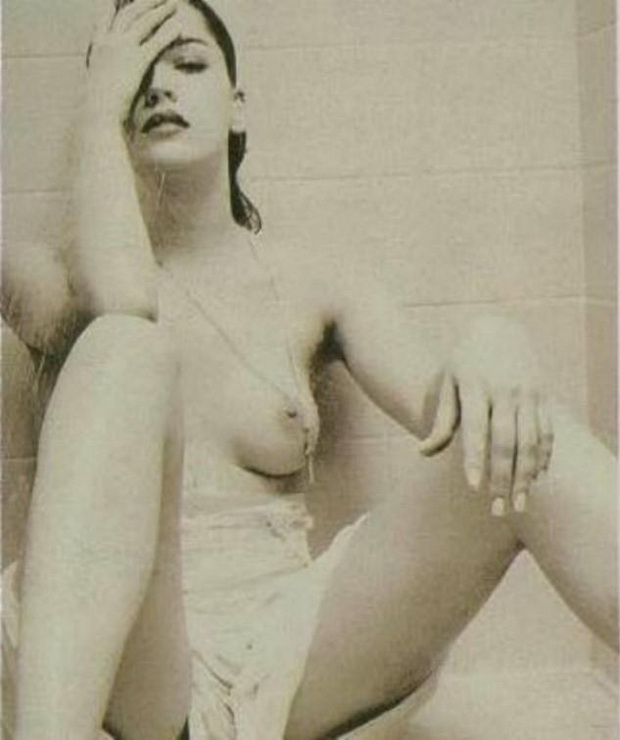 юная Шерон Стоун в голом виде на черно-белом фото