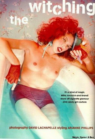 Мила Йовович топлесс в ванне, фото с обложки журнала