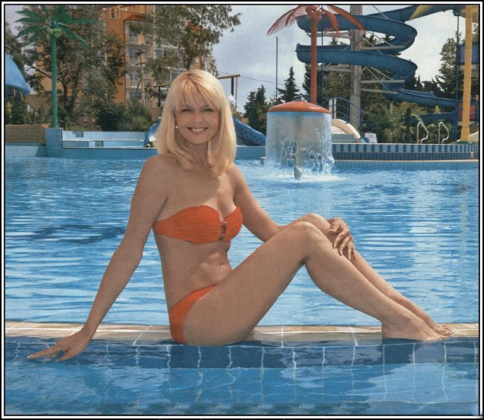 интимное фото Юлия Меньшова в бассейне, порно фото