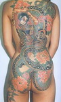 индийское божество и змей на спине, фото женской татуировки 009