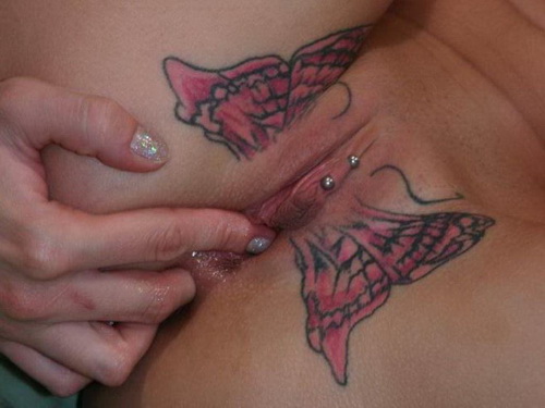 крылья бабочки на вульве, тату бикини, женская татуировка фото