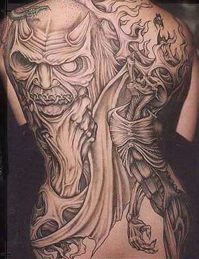 дьявольский сюжет на спине, женская татуировка фото