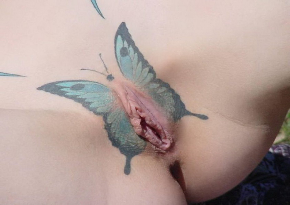бабочка на вульве, тату бикини, женская татуировка фото