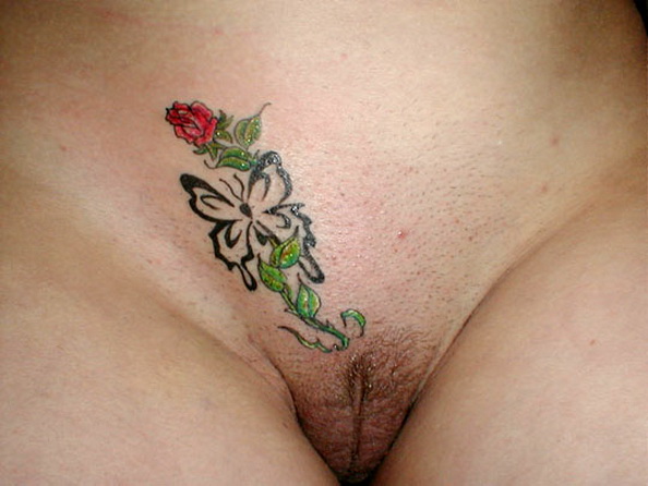 цветок и бабочка, тату бикини, женская татуировка фото