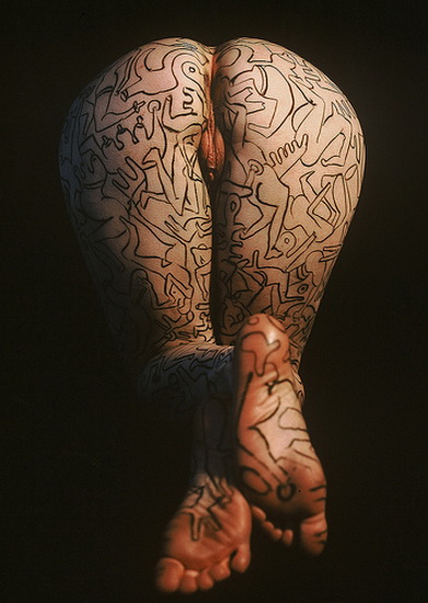 люди и звери, графика, ноги и ягодицы, женская татуировка фото