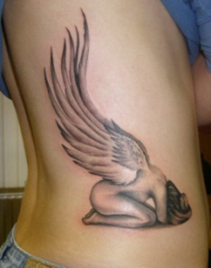 кающийся ангел на боку девушки, женская татуировка фото