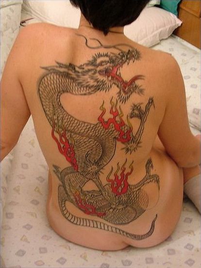 дракон во всю спину женщины, женская татуировка фото