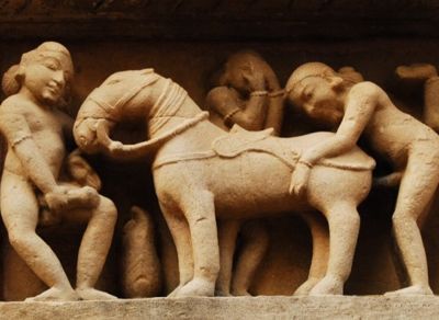 изображение секса с ослицей на стене индийского храма