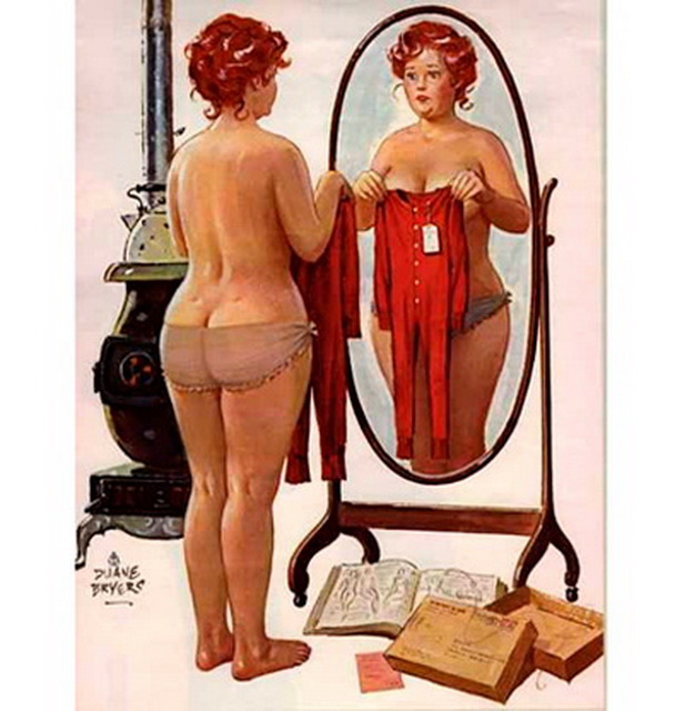 Хильда с севшей после стирки пижамой перед зеркалом