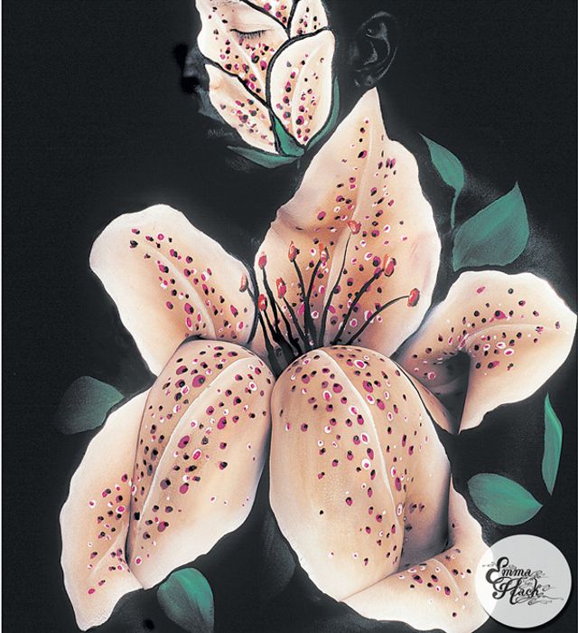 Орхидея из негритянской девушки, бодиарт, рисунок на теле, фото бодиарта