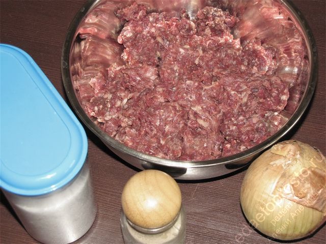 фото исходных продуктов для начинки домашних беляшей с мясом