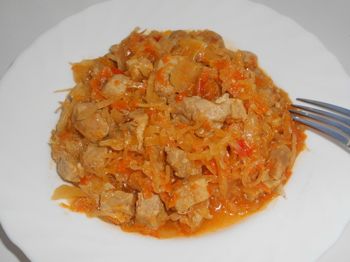 фото вкусной свинины в мультиварке тушеной с капустой