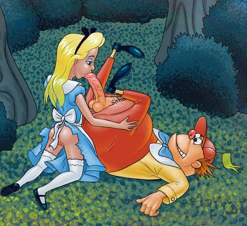 Алиса делает минет персонажу мультфильма  