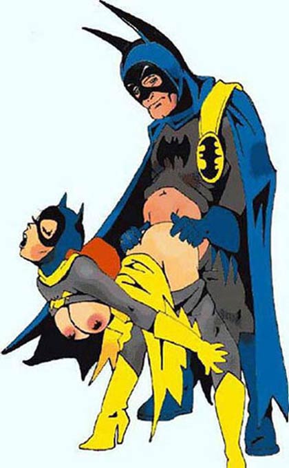 Бэтмен больно трахает Женщину-кошку сзади в попку