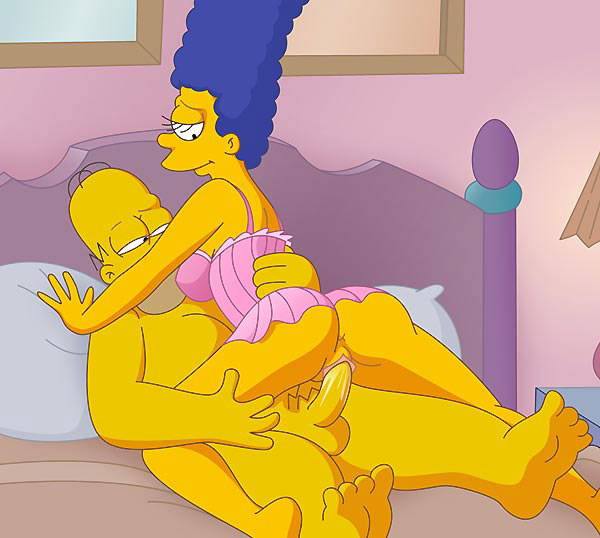 жена Гомера Симпсона в пеньюаре сидит на пенисе мужа в позе наездницы