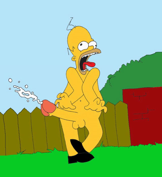 Гомер Симпсон кончает онанируя на заднем дворе