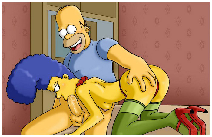 Мардж, жена Гомера Симпсона делает ему минет стоя на четвереньках