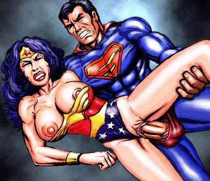 Супермен больно трахает Чудо-женщину сзади